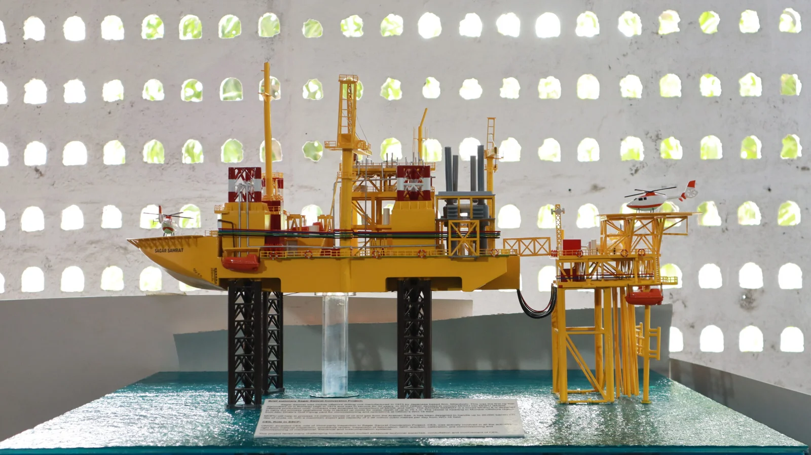 Sagar Samrat Oil Rig Model